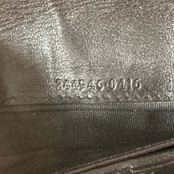 Gucci GG Black Embossed Logo wallet - Picture 2 of 5